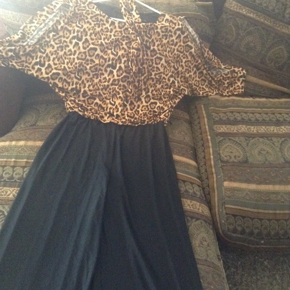 Tianna B. Leopard JUMPSUIT size L. NW. flared!